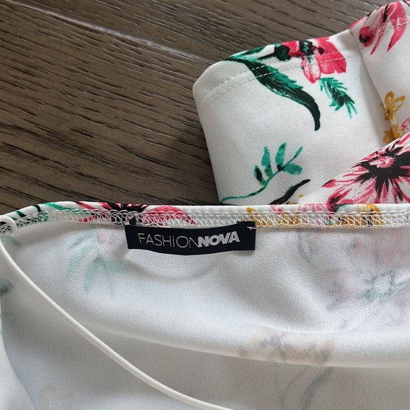 Fashionnova xs floral dress great condition only worn once no rips stains - Picture 4 of 5